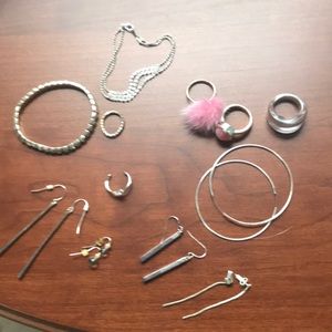 Assorted costume rings, bracelets and earrings